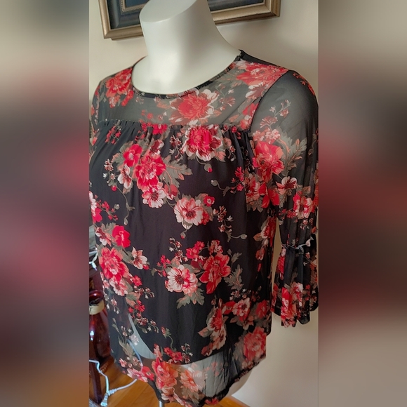 🌺 Bobbie Brooks Black & Red Floral Blouse – Size XL - Picture 2 of 4